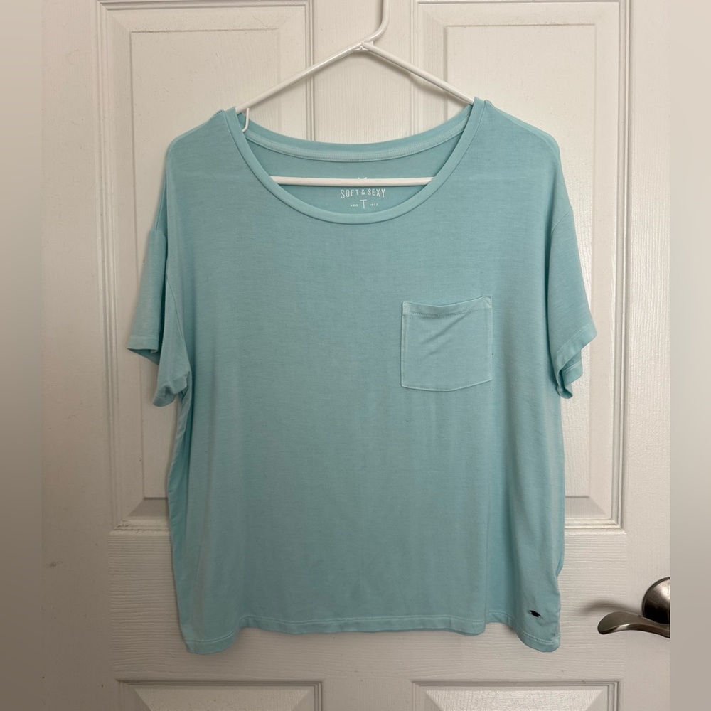 ⭐️ American Eagle Outfitters Soft & Sexy T